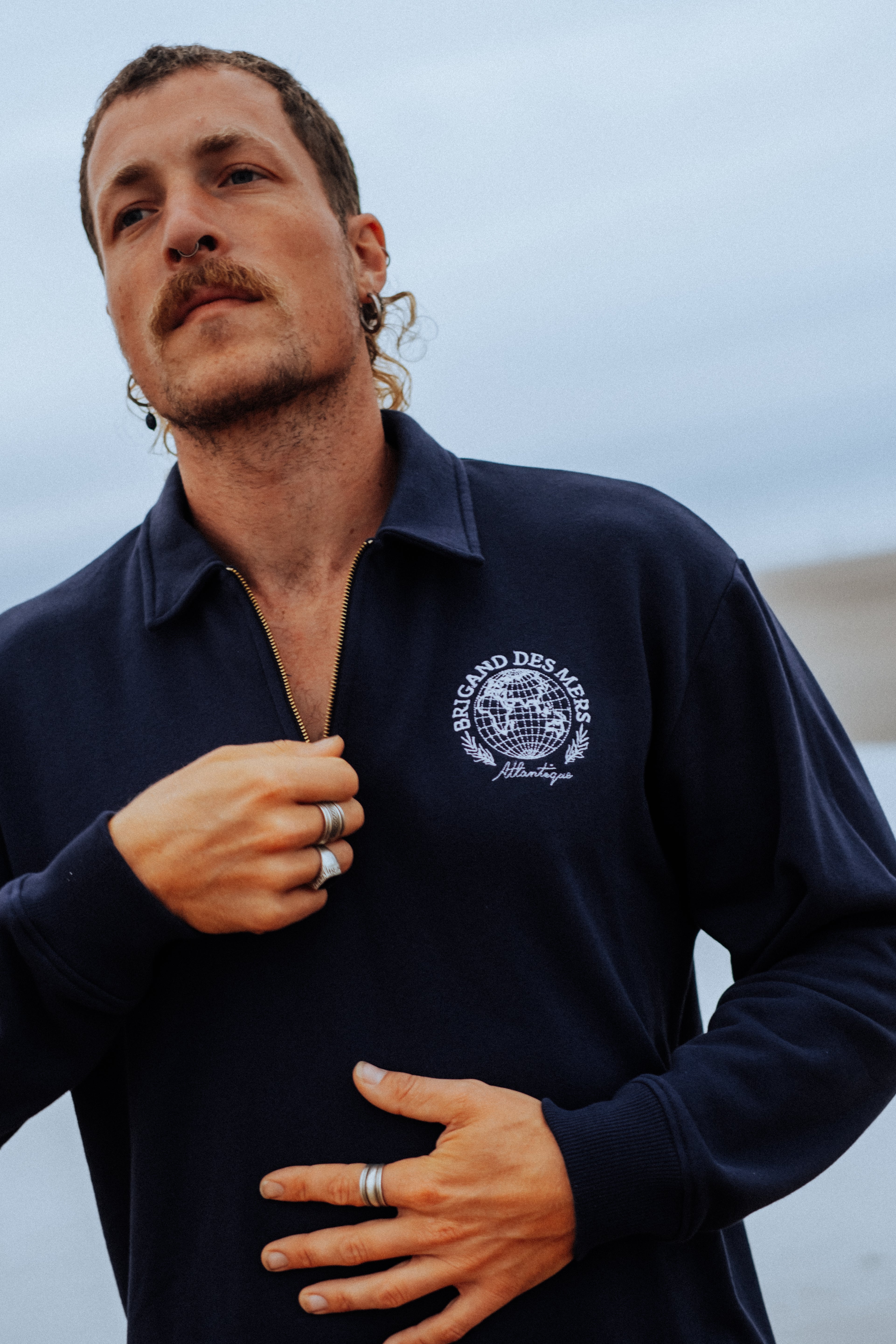 BRIGAND DES MERS Mid-Zip Globe Mid-Zip Globe