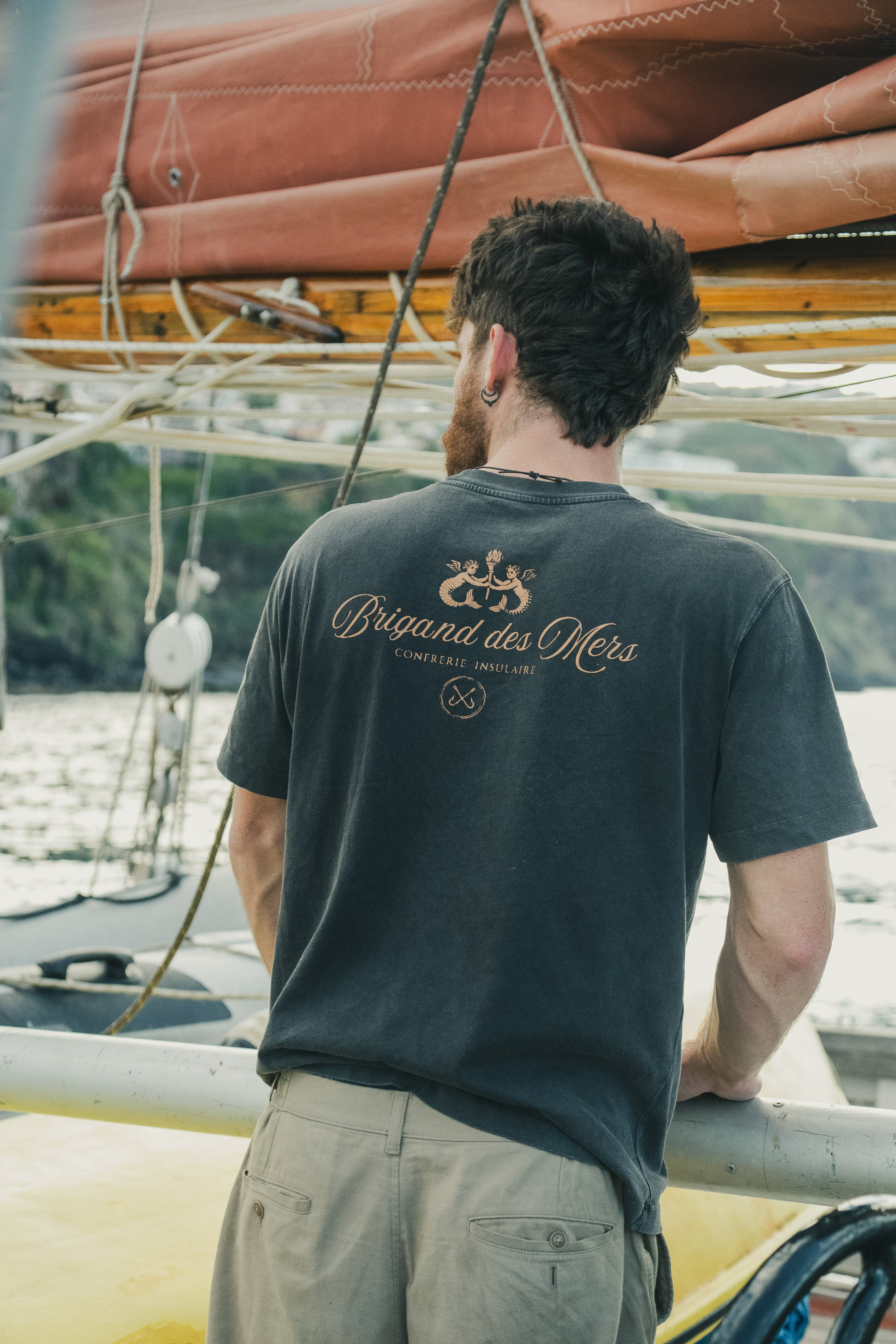 BRIGAND DES MERS T-shirt Confrérie T-shirt Noir Vintage – Coton Bio 250g | Confrérie Insulaire